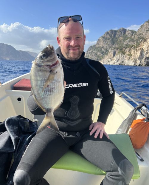 student on Spearfsihing course run in turkey learning to catch fish guilt head bream diving from boats Spearfishing foraging freediving holiday course Turkey